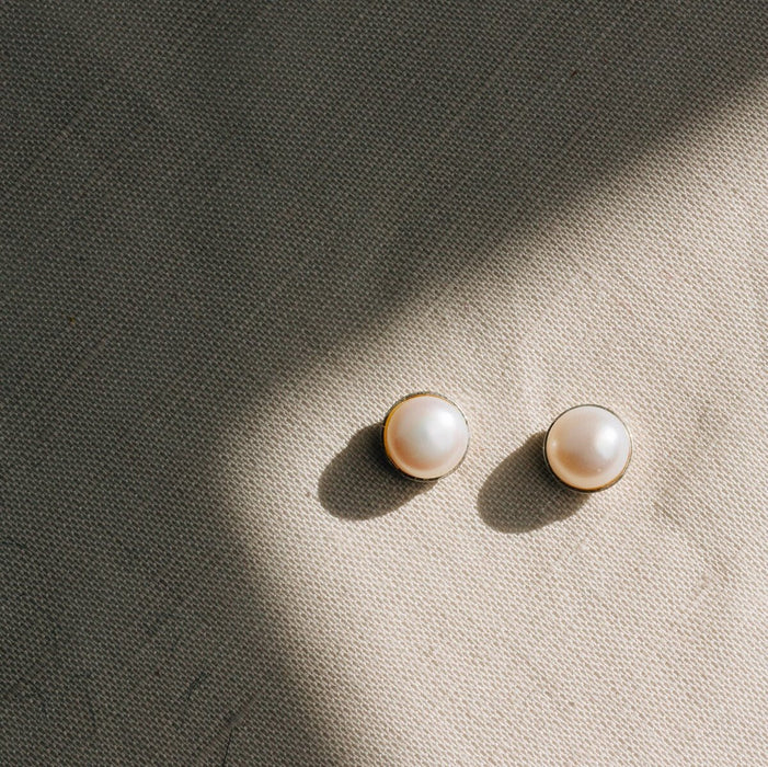 Freshwater Pearl Stud Earrings - Ten Thousand Villages 1