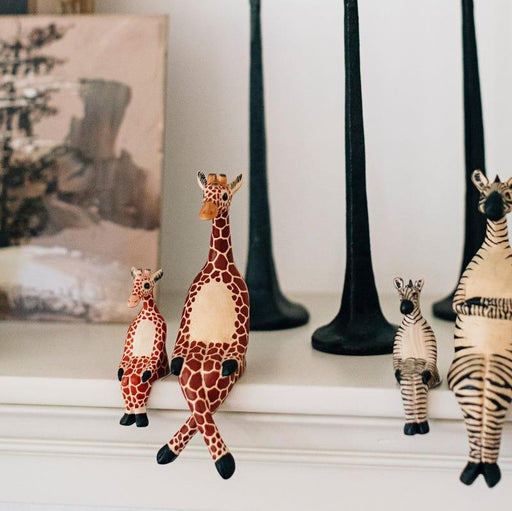 Little Giraffe Shelf Sitter